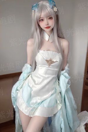 闲看春庭照落花